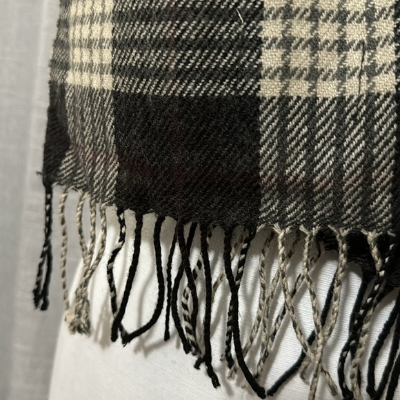Scarf-Gray Tones Plaid-8x67-EUC-Acrylic - Picture 2 of 14